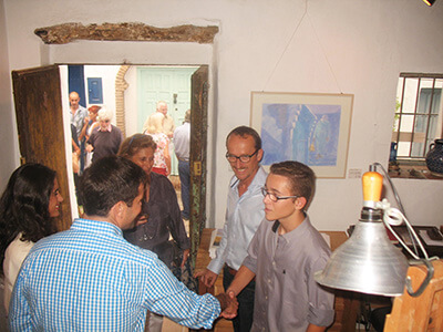 Photo of people visiting the art exhibition in Frigiliana of original watercolour paintings by Klaus Hinkel